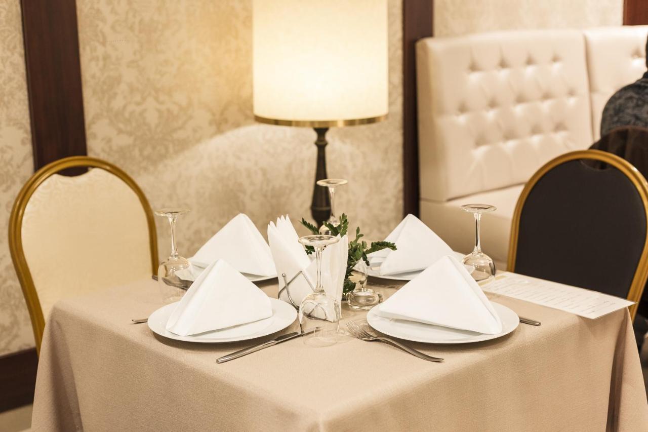 Colinele Aurii Cimislia Hotel Ngoại thất bức ảnh