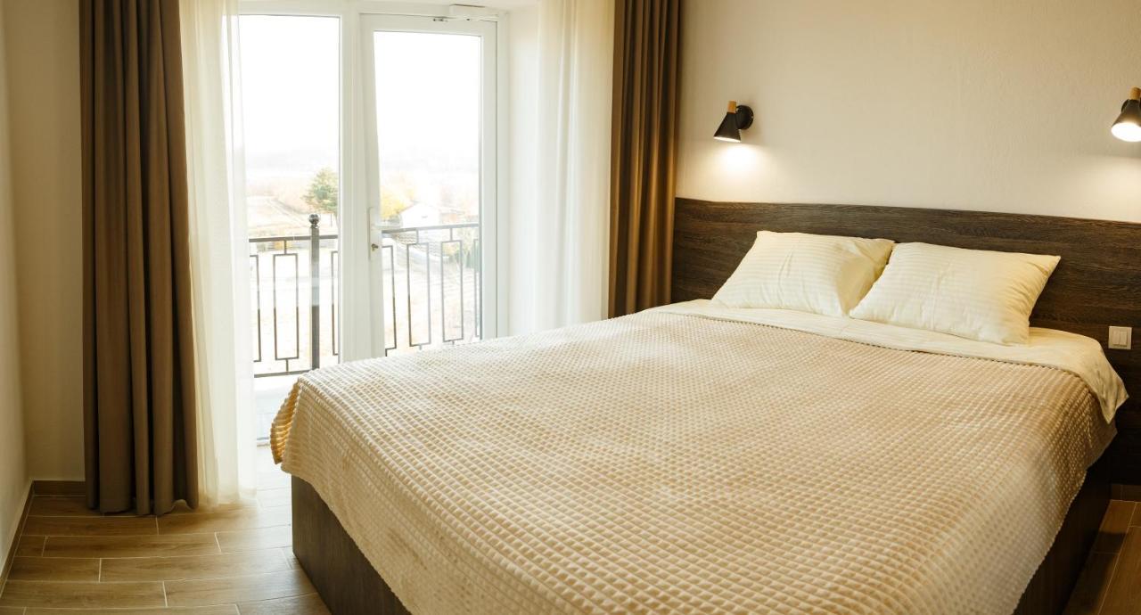 Colinele Aurii Cimislia Hotel Ngoại thất bức ảnh