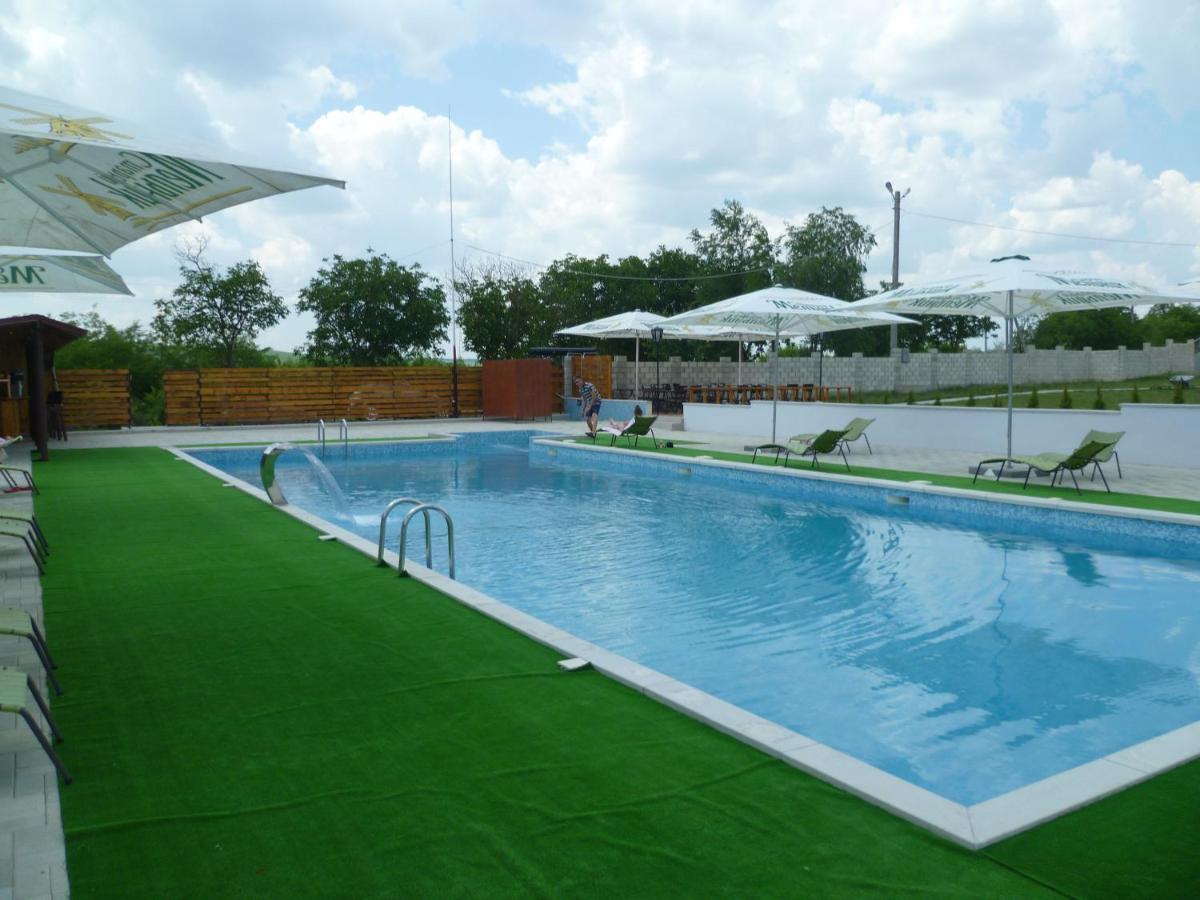 Colinele Aurii Cimislia Hotel Ngoại thất bức ảnh
