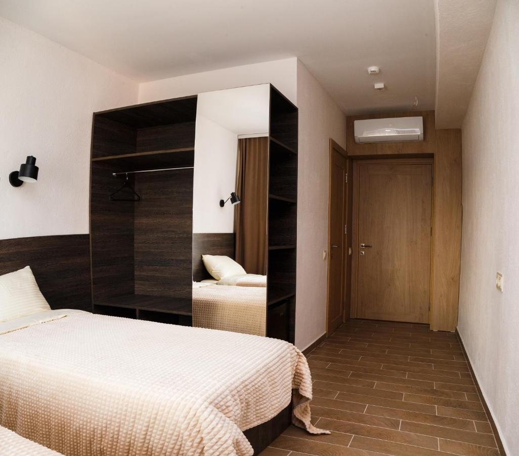 Colinele Aurii Cimislia Hotel Ngoại thất bức ảnh