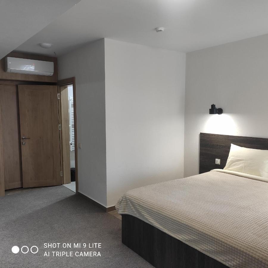 Colinele Aurii Cimislia Hotel Ngoại thất bức ảnh